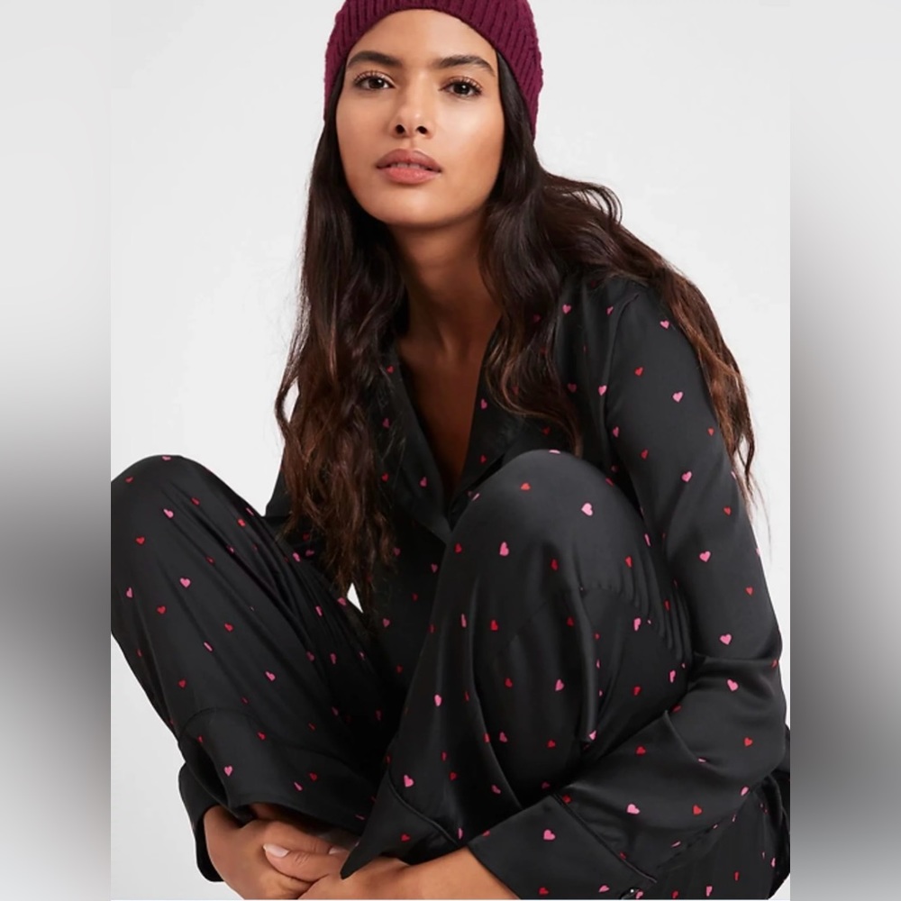 💕🖤Cute Banana Republic Satin Pajama Set🖤💕